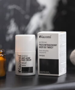 NACOMI Mattende Krem for Aknehud med Salisylsyre, Niacinamid og Ekstrakt fra Nordisk Furu